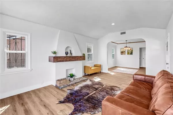 Los Angeles, CA 90047,8943 S Hobart