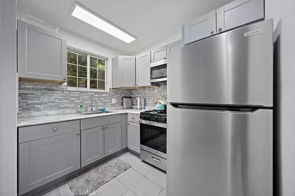 Inglewood, CA 90305,2406 W 76TH ST