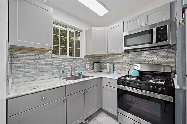 Inglewood, CA 90305,2406 W 76TH ST