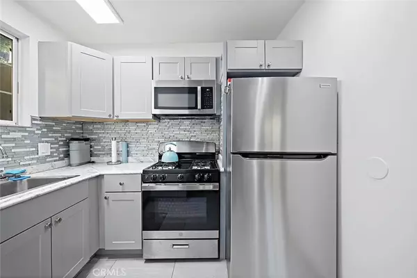 Inglewood, CA 90305,2406 W 76TH ST