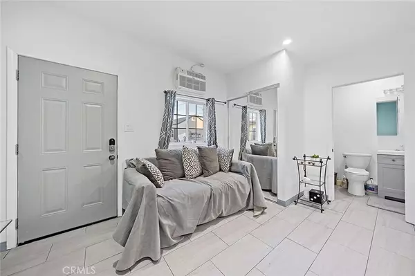 Inglewood, CA 90305,2406 W 76TH ST