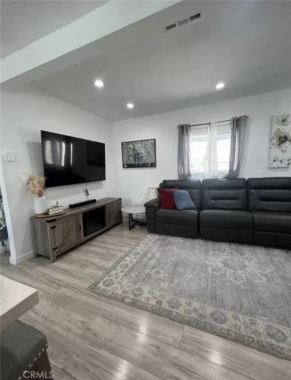 Compton, CA 90220,1715 W 155th St