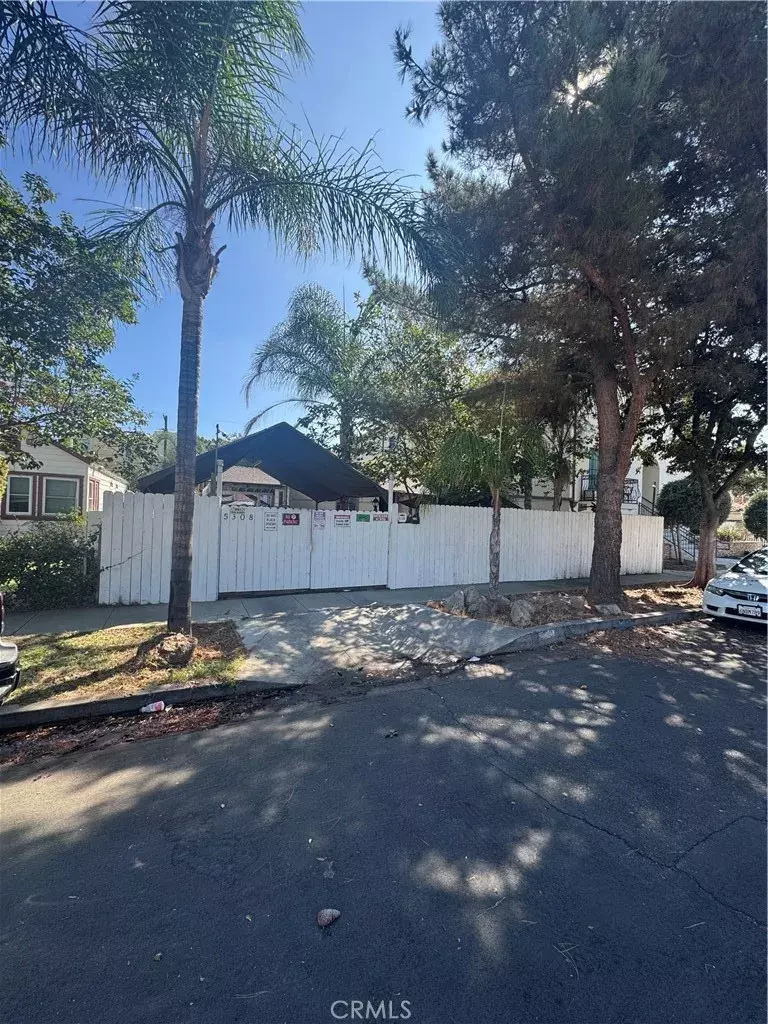 North Hollywood, CA 91601,5308 Cleon