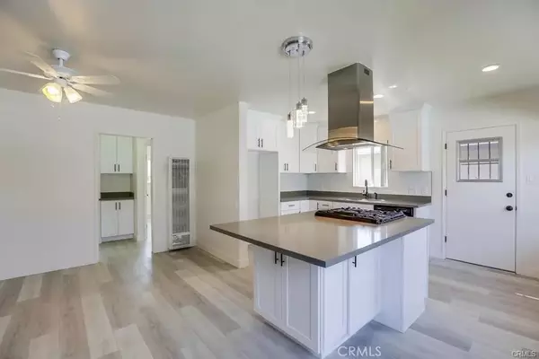 Downey, CA 90241,8716 Buckles Street