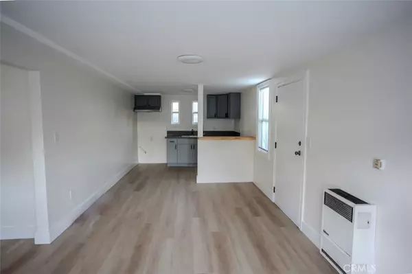 Los Angeles, CA 90003,433 W Century