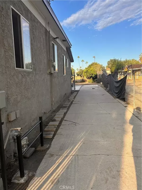 San Bernardino, CA 92410,950 N Mountain View