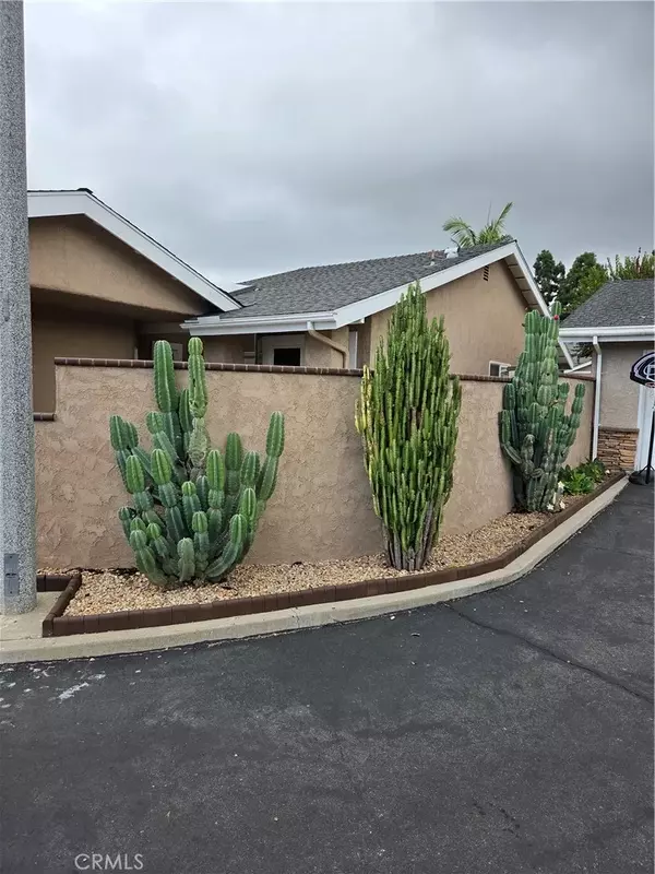 Santa Ana, CA 92701,2123 Barclay