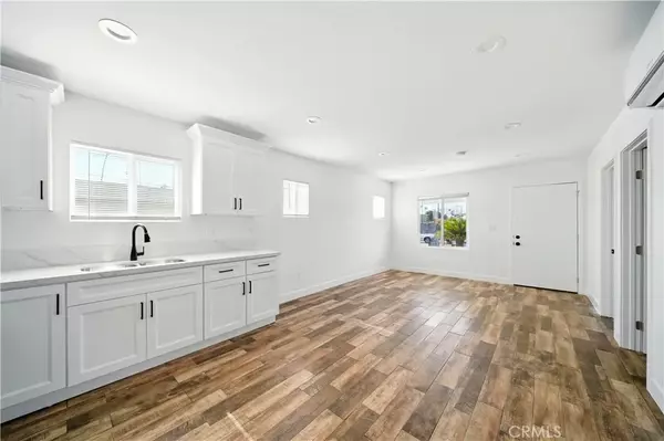 Los Angeles, CA 90044,523 W 78th Street