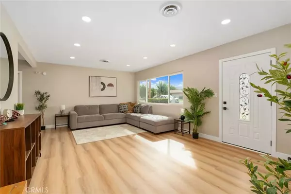 Hemet, CA 92543,926 E Johnston