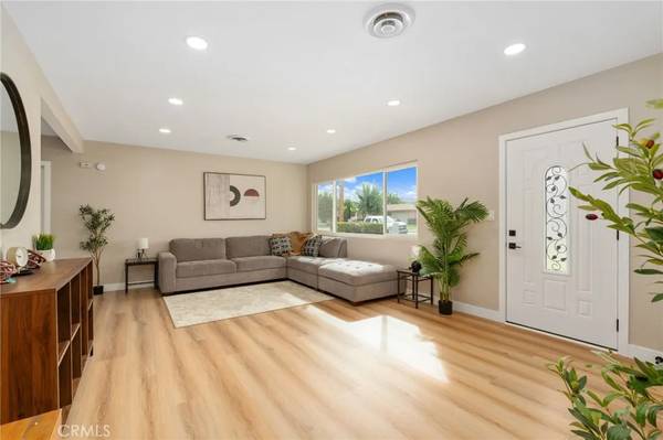 Hemet, CA 92543,926 E Johnston