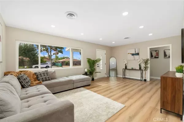 Hemet, CA 92543,926 E Johnston