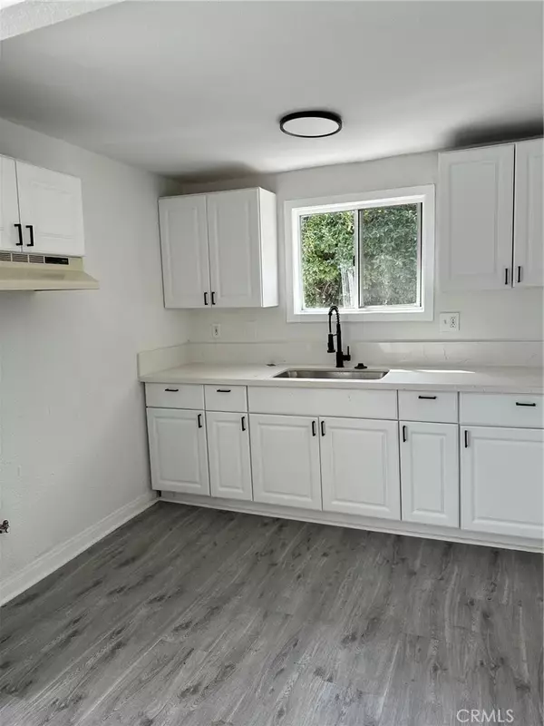Compton, CA 90220,306 W Cedar
