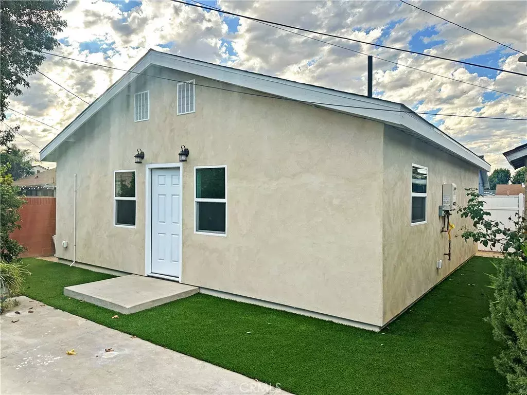 Downey, CA 90241,7642 Arnett #A