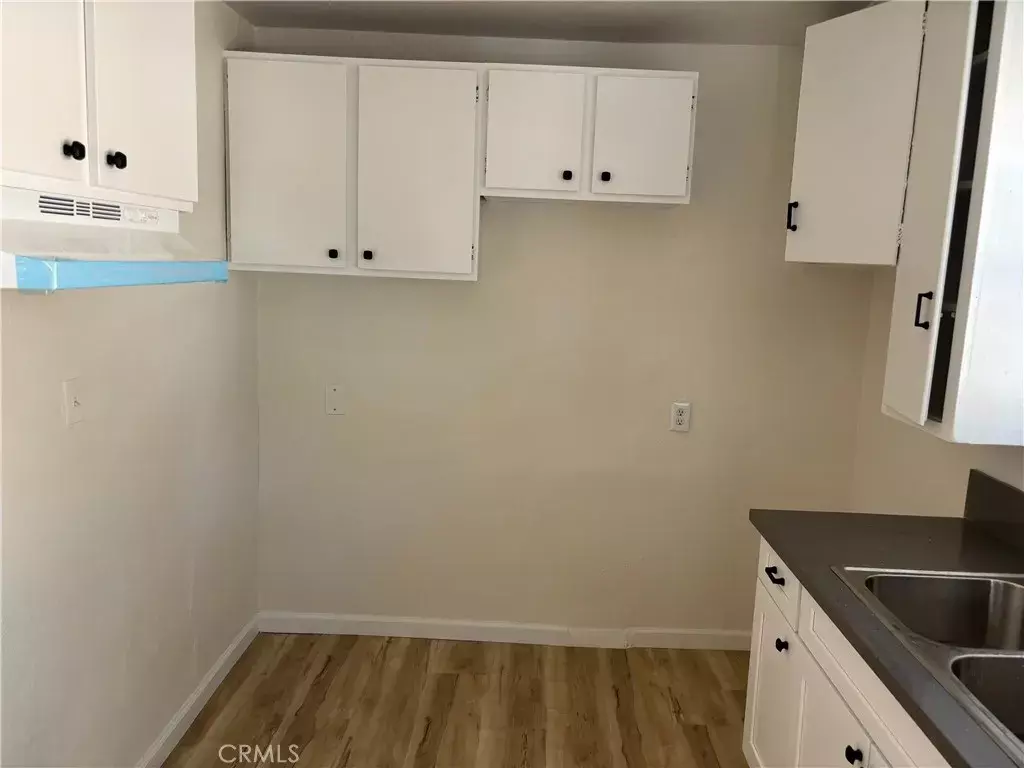 Los Angeles, CA 90061,326 E 118th