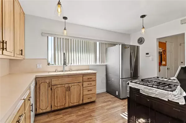 Rialto, CA 92376,340 E Shamrock