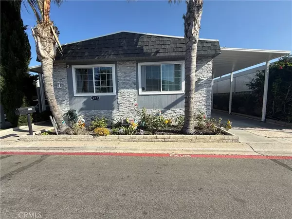 227 Palos Verdes, Santa Ana, CA 92704