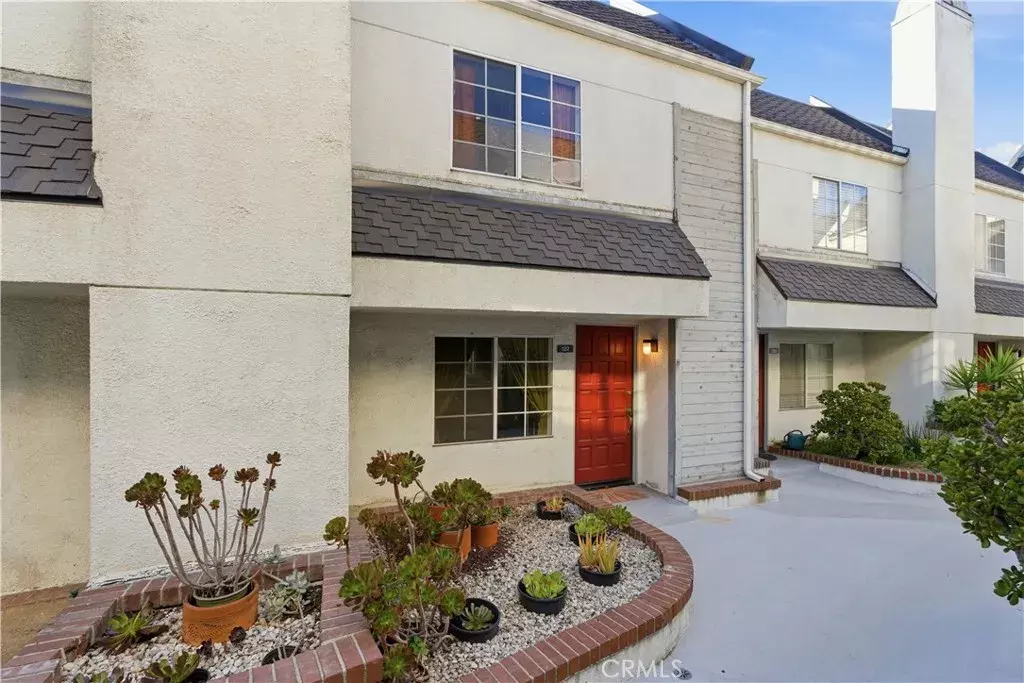 Glendale, CA 91206,618 N Howard #122