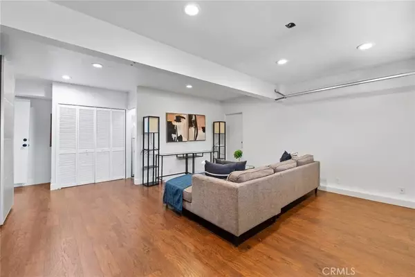 Irvine, CA 92620,7 Boone