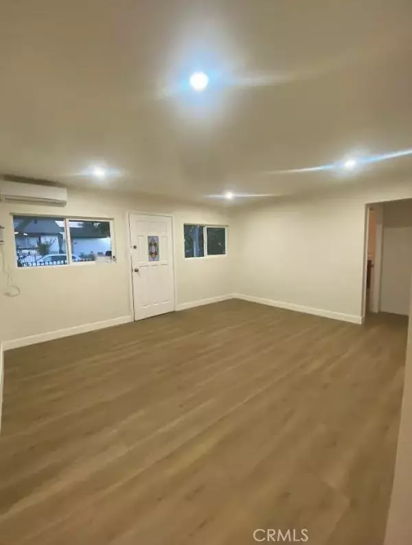 Compton, CA 90220,304 W Elm