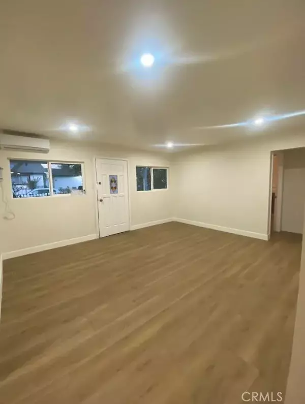 Compton, CA 90220,304 W Elm