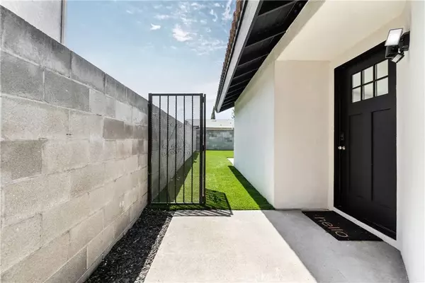 Compton, CA 90220,530 W Cypress