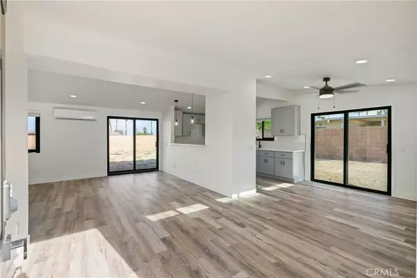 Palm Springs, CA 92262,717 W Gateway