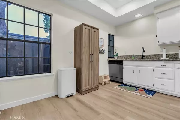 Placentia, CA 92870,325 E Chapman #B