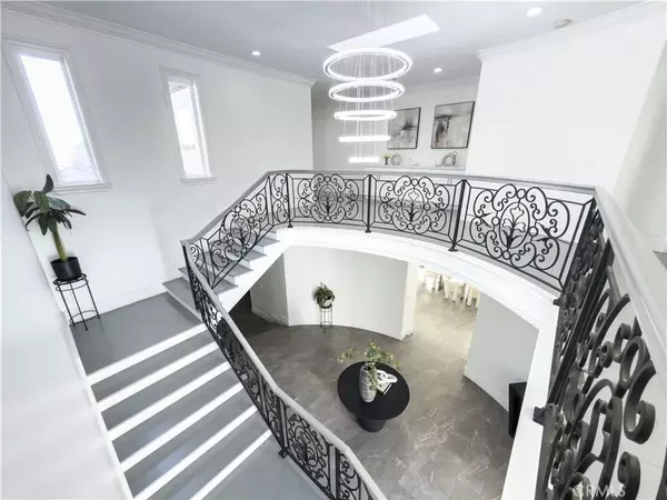 Downey, CA 90240,9069 Gallatin