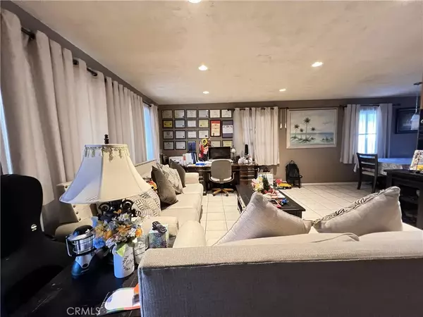 Azusa, CA 91702,828 N Angeleno