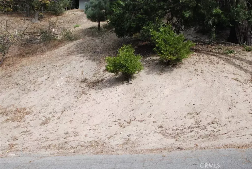 Crestline, CA 92325,0 King