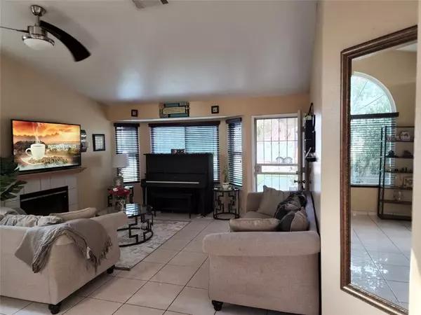 Fontana, CA 92335,14845 Hibiscus Ave. Avenue