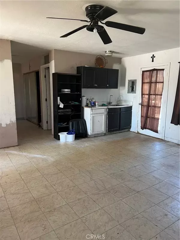 Pinon Hills, CA 92372,10011 Desert View