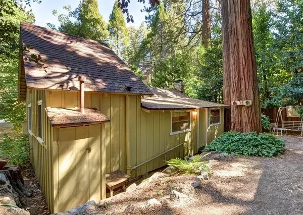 Crestline, CA 92325,586 Shady Dell