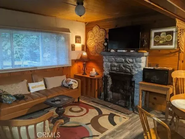 Crestline, CA 92325,586 Shady Dell