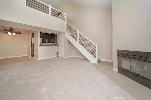 Valencia, CA 91355,23629 Del Monte Drive #282