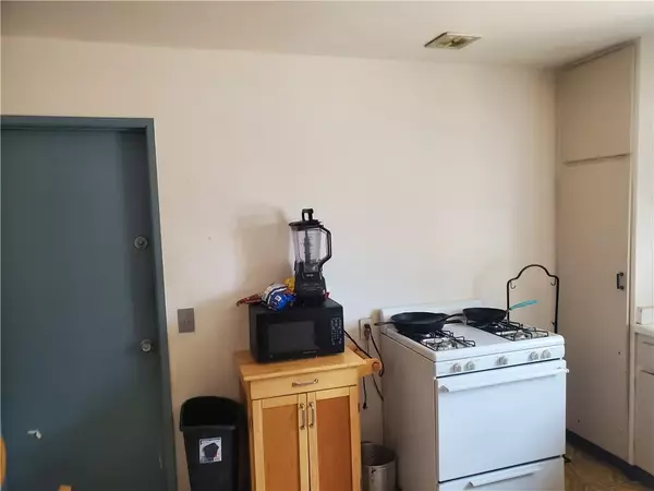 Colton, CA 92324,911 W Johnston Street