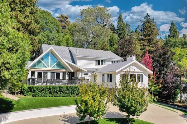 27880 S Peninsula Drive, Lake Arrowhead, CA 92352