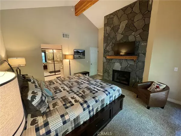 Big Bear Lake, CA 92315,39802 Lakeview Drive #16