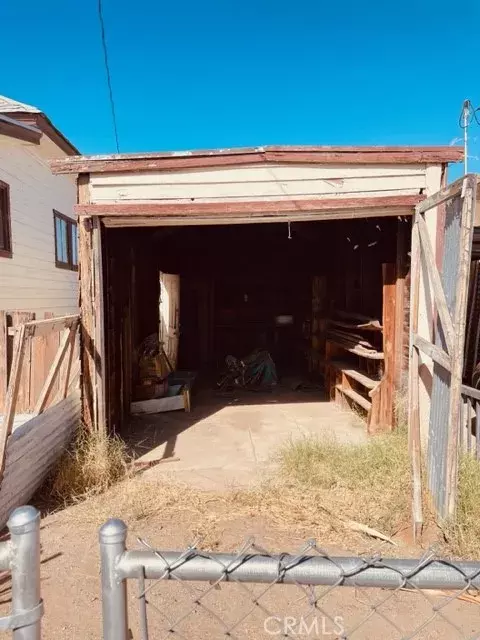 Needles, CA 92363,421 Palm Way
