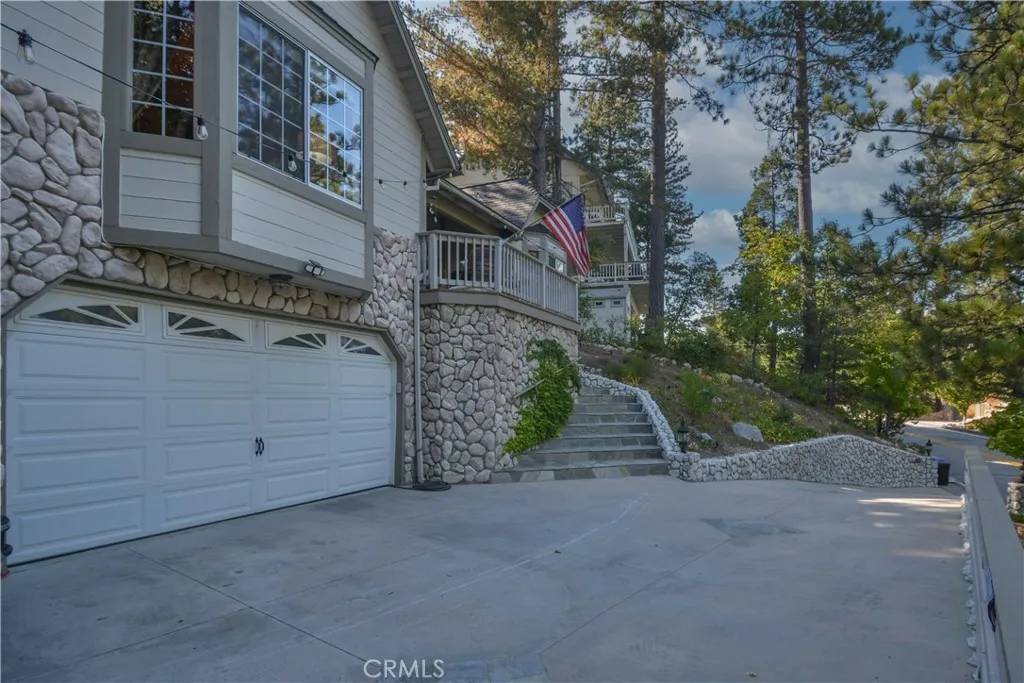 Lake Arrowhead, CA 92352,196 N Fairway Drive