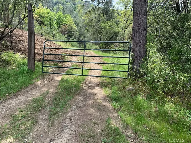 222 Rd 222, Oakhurst, CA 93644