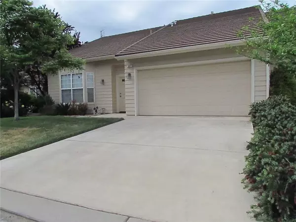 337 Village Drive, Dinuba, CA 93618