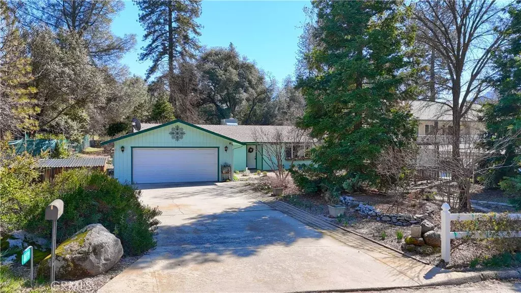 Oakhurst, CA 93644,40239 Redbud Drive