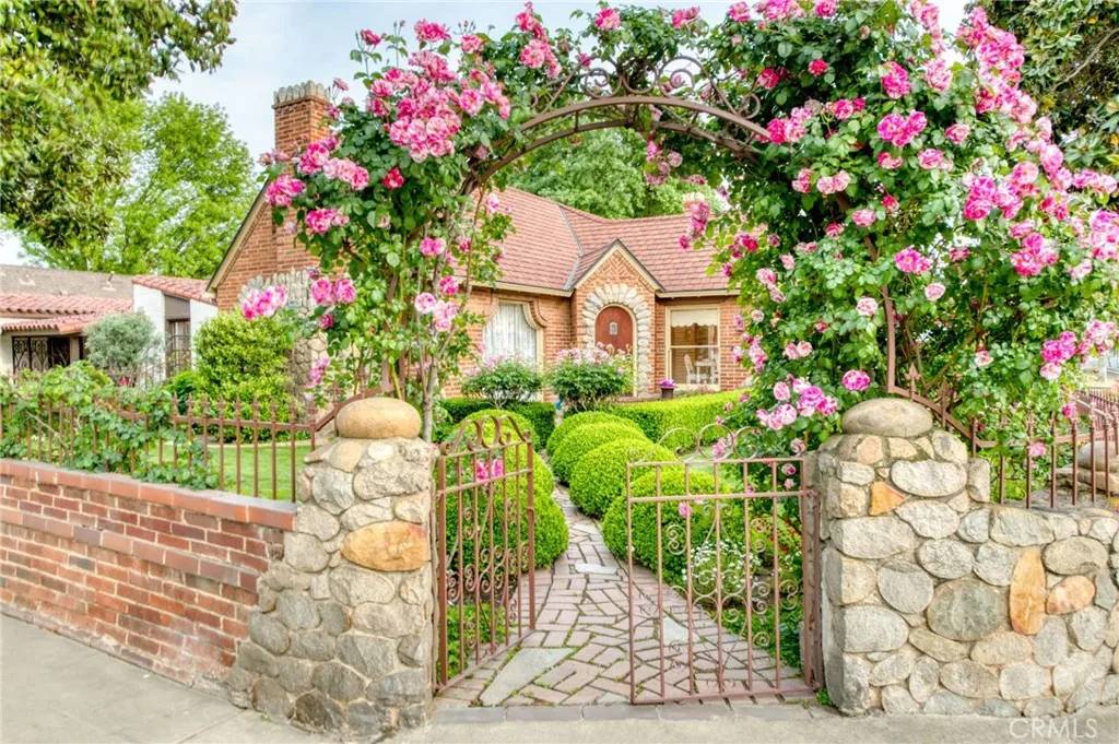 304 E Simpson Avenue, Fresno, CA 93704