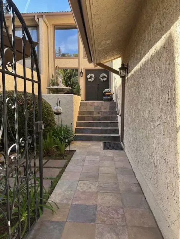 61 Paseo Esplendido, Camarillo, CA 93010