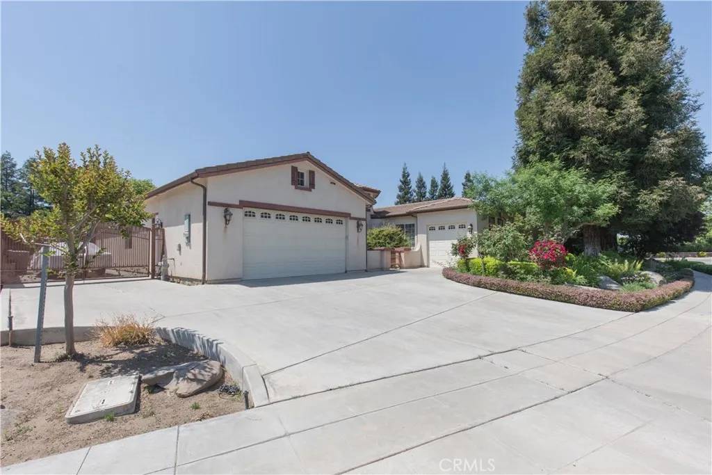 1490 N Dewitt Avenue, Clovis, CA 93619