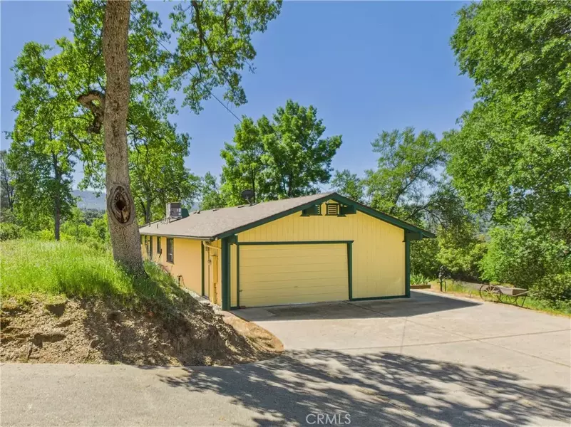 40170 Hillsborough Loop, Oakhurst, CA 93644
