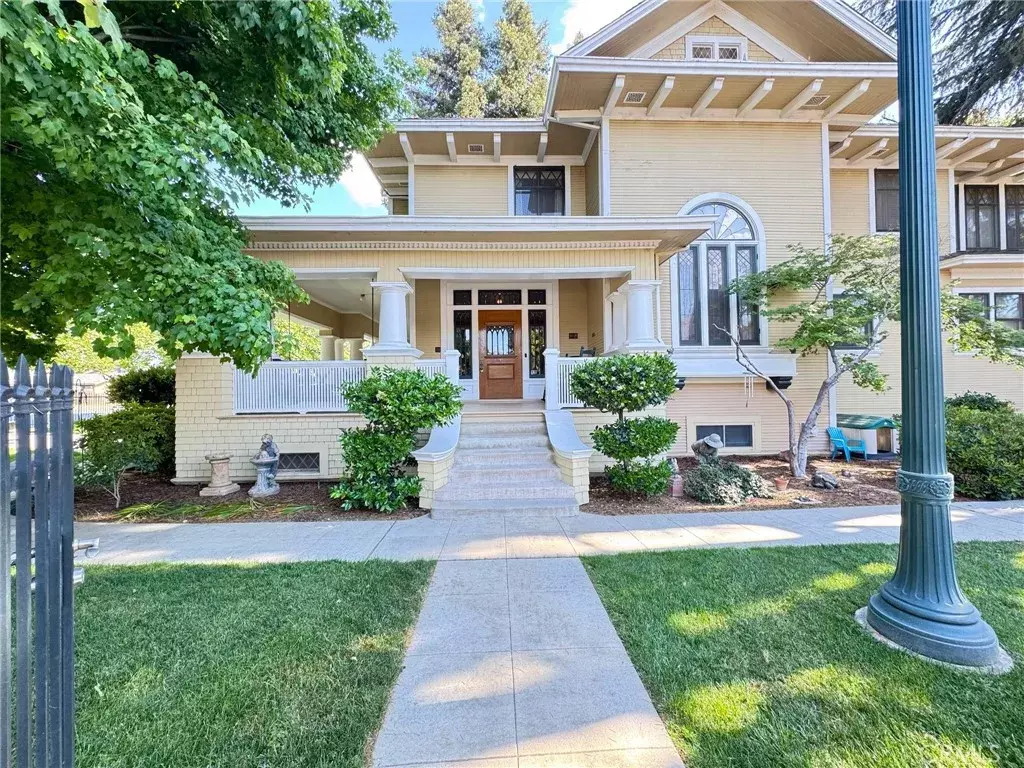 Visalia, CA 93291,631 N Encina Street