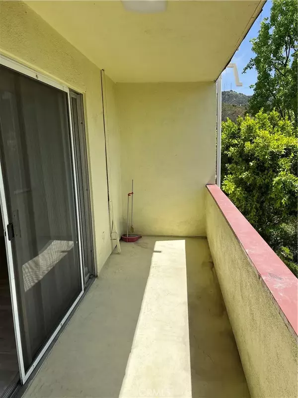 Glendale, CA 91208,1935 Alpha Road #319