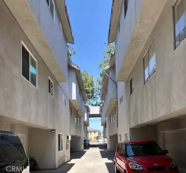 Van Nuys, CA 91406,15946 Sherman Way #12